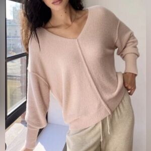 Aritzia Wilfred Hushknit V Neck Sweater - size Small - Light Pink